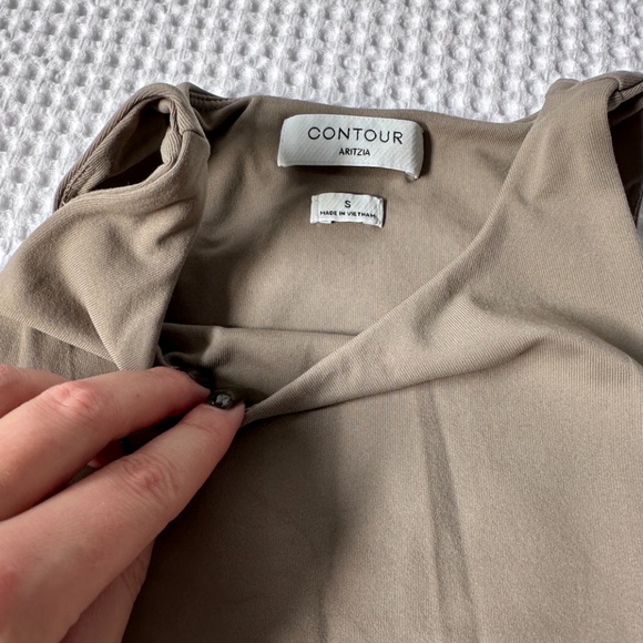 Aritzia 90's Bodysuit in Modern Taupe - Picture 3 of 3